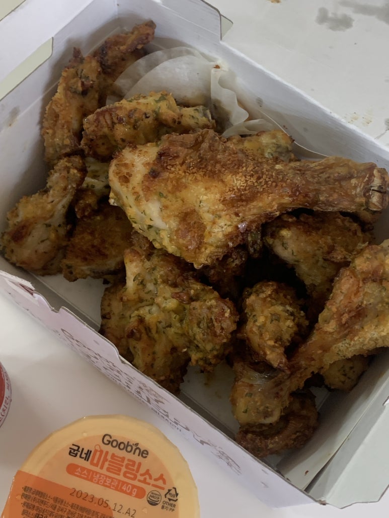 굽네치킨조촌점 이미지