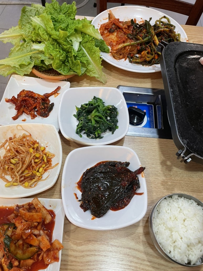 자연석돌구이생삼겹살한우 이미지