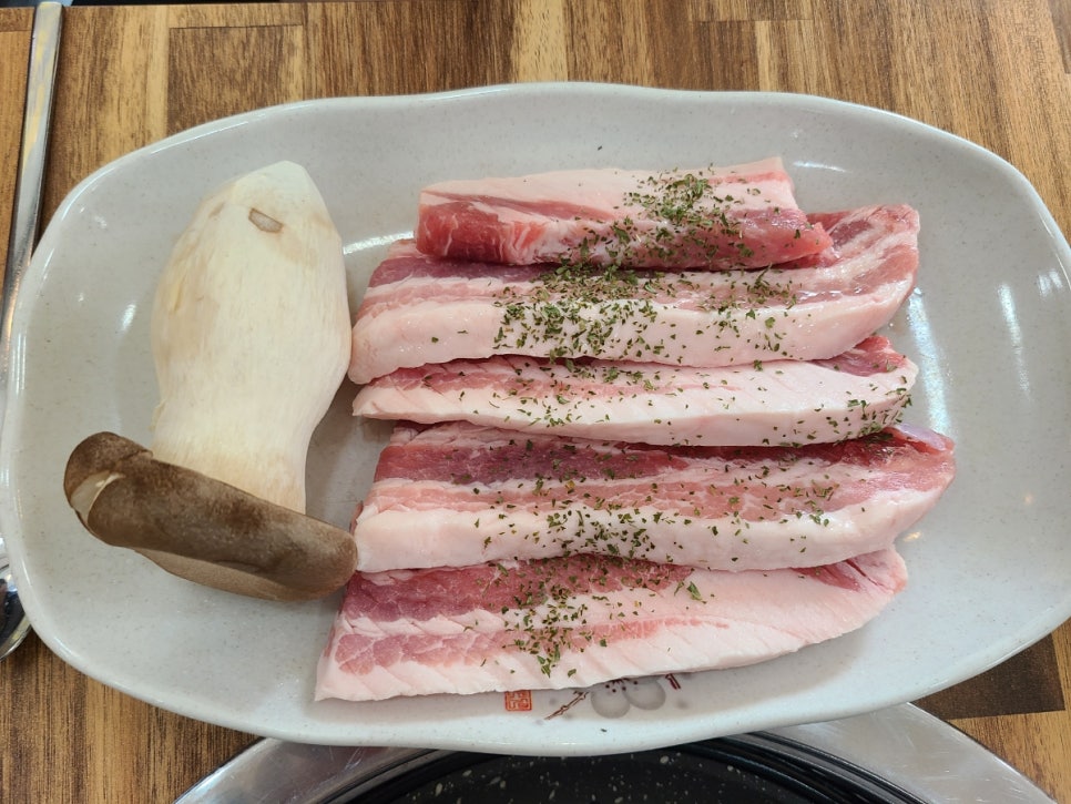 미소감자탕생삼겹김치 이미지
