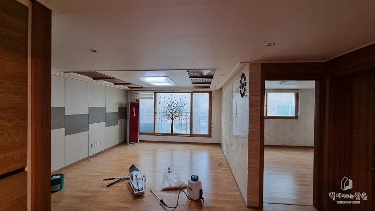 벽지바르는삼촌 이미지