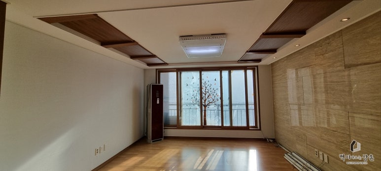 벽지바르는삼촌 이미지