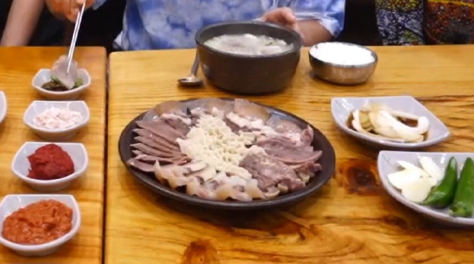 엄마곰탕 이미지