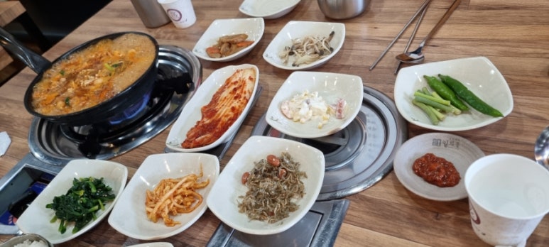 월식당 이미지