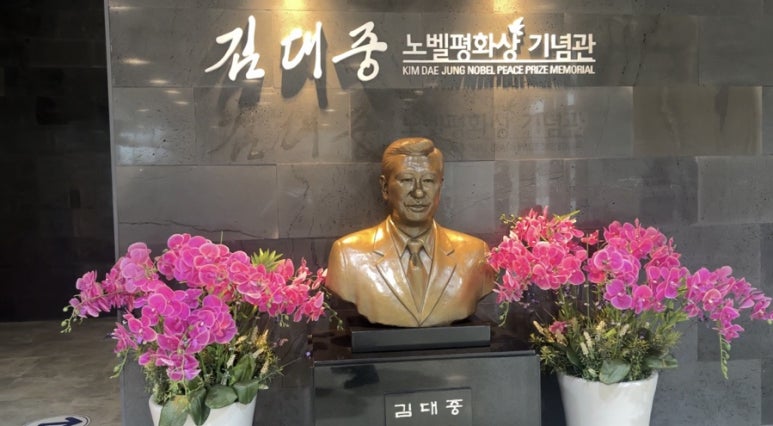 노벨사진관 이미지