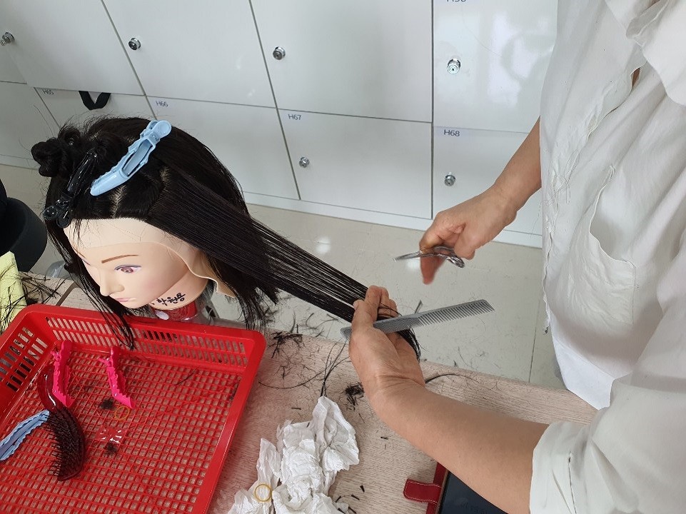 오늘헤어남성전문헤어샵 이미지