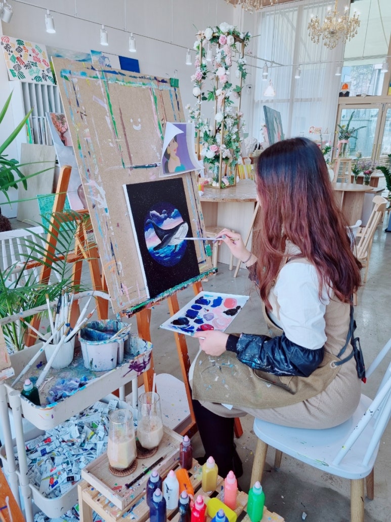 뮤즈리나 드로잉카페 이미지
