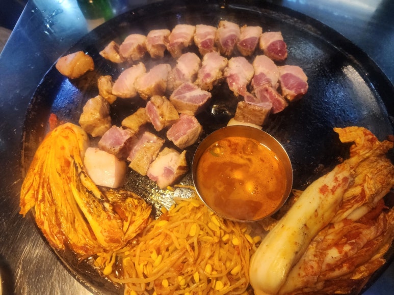 동두천솥뚜껑삼겹살 이미지