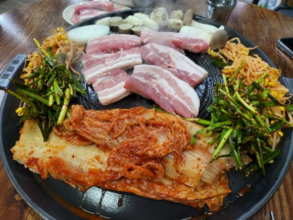 정원복돼지 이미지