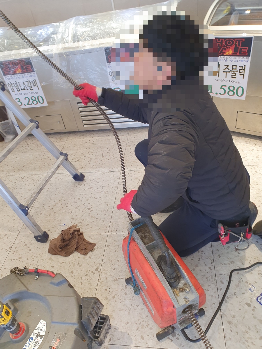 창원하수구싱크대변기막힘뚫어설비 이미지