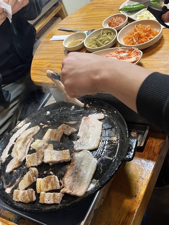 통나무돼지짱 이미지