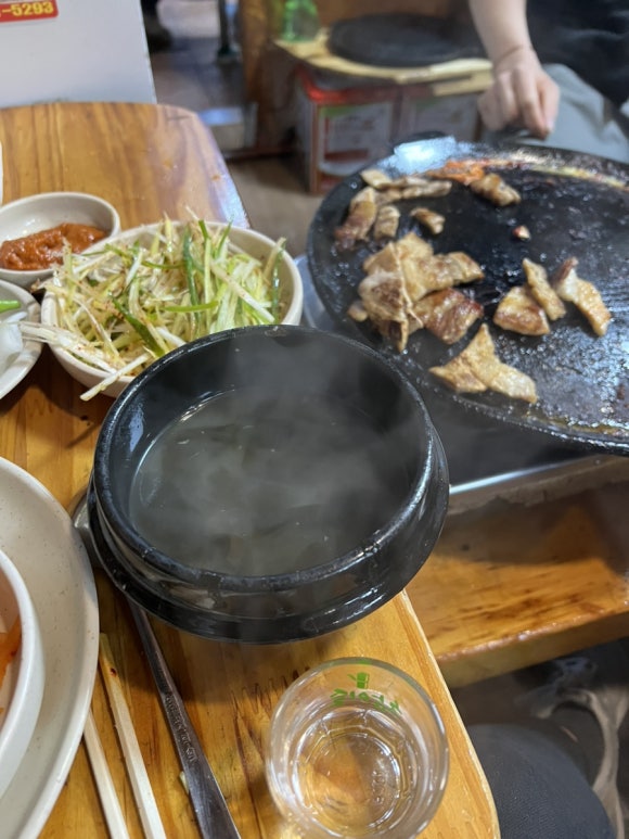 통나무돼지짱 이미지