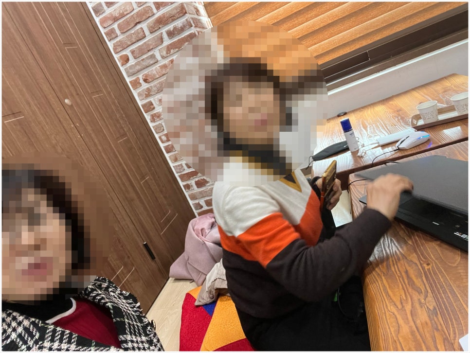 함께가는 여인들 이미지