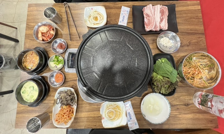장터솥뚜껑삼겹살 이미지