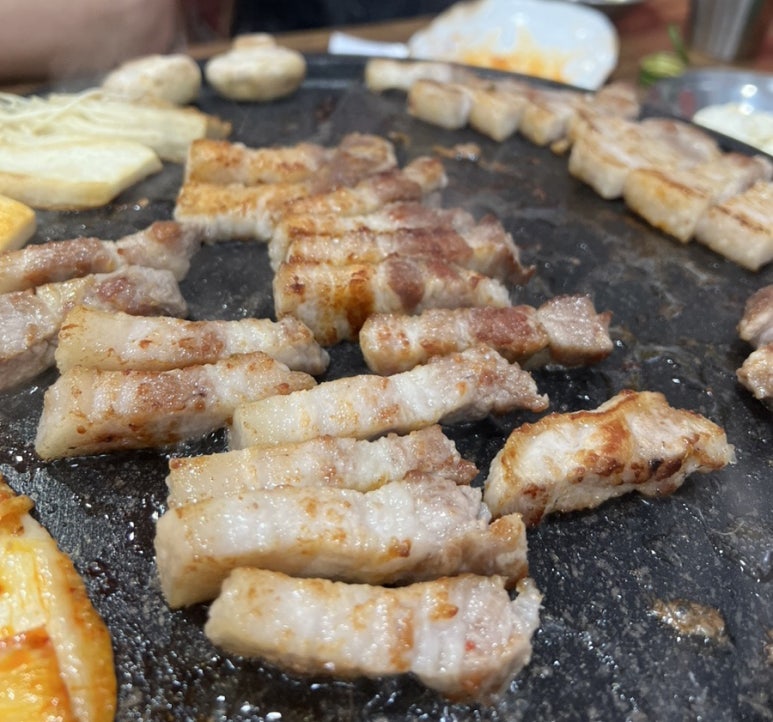 장터솥뚜껑삼겹살 이미지
