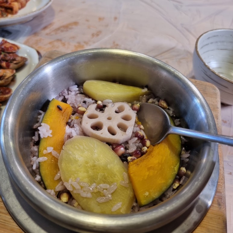 가마솥김치전골 이미지