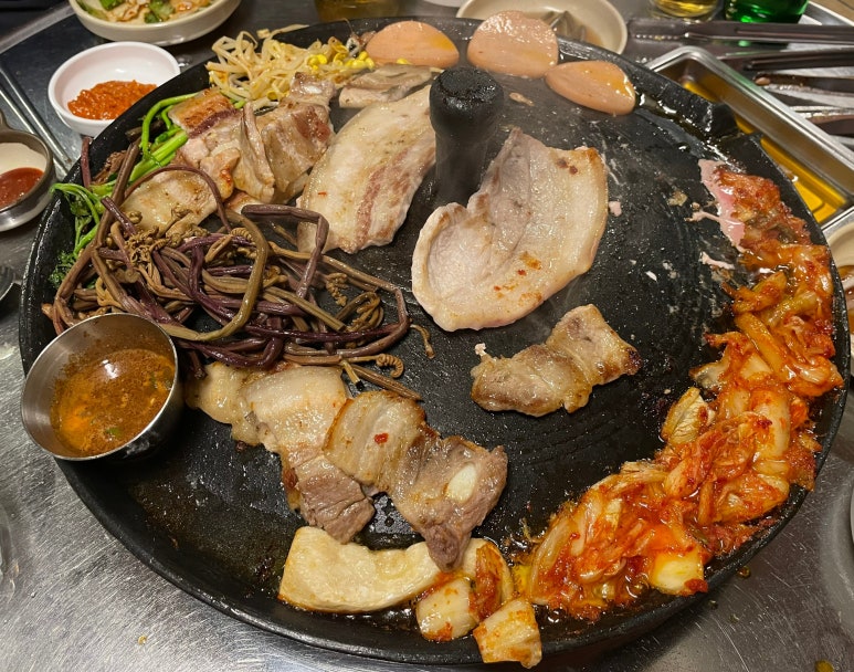 풍년솥뚜껑삼겹살 이미지