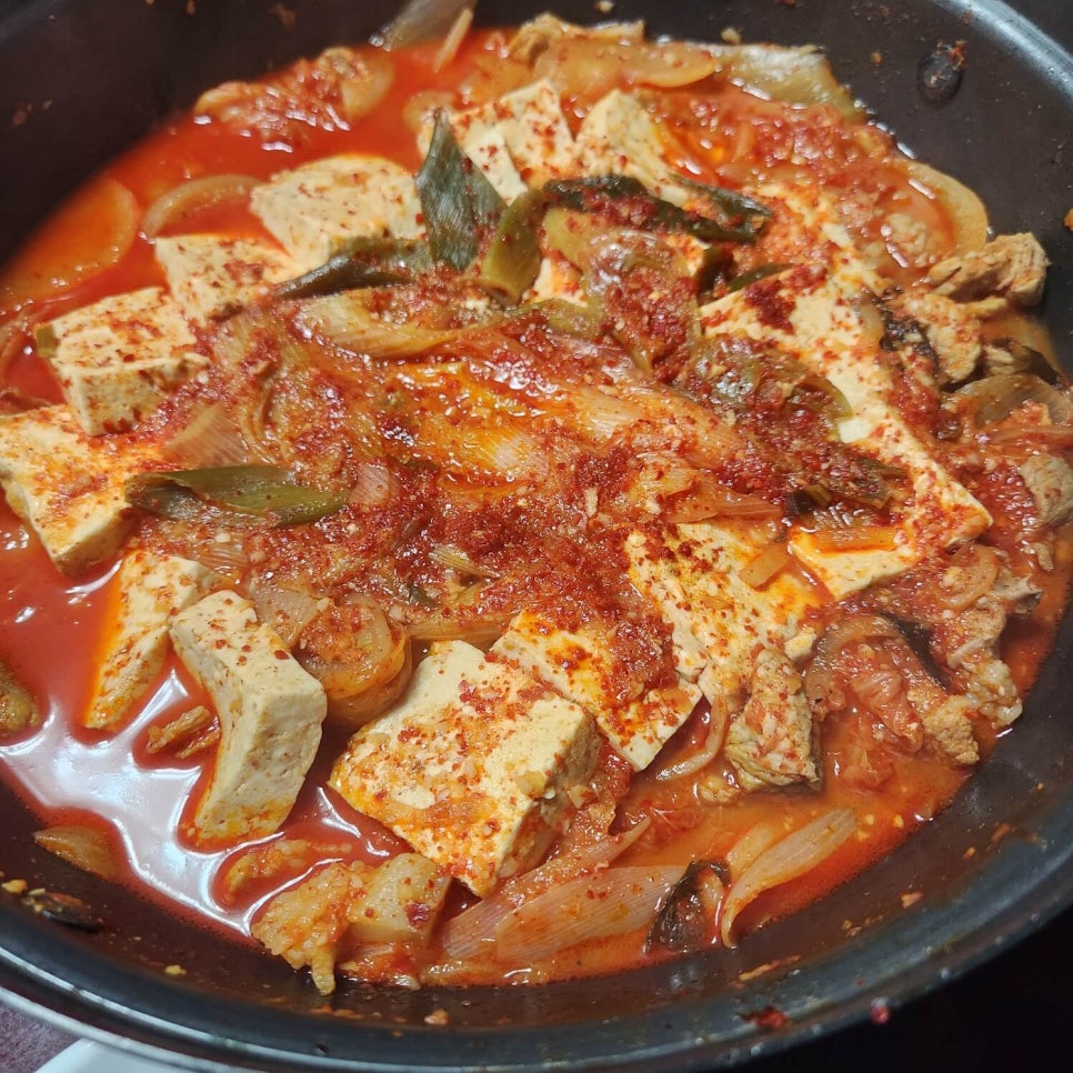 돼지듬뿍진짜김치찌개 이미지