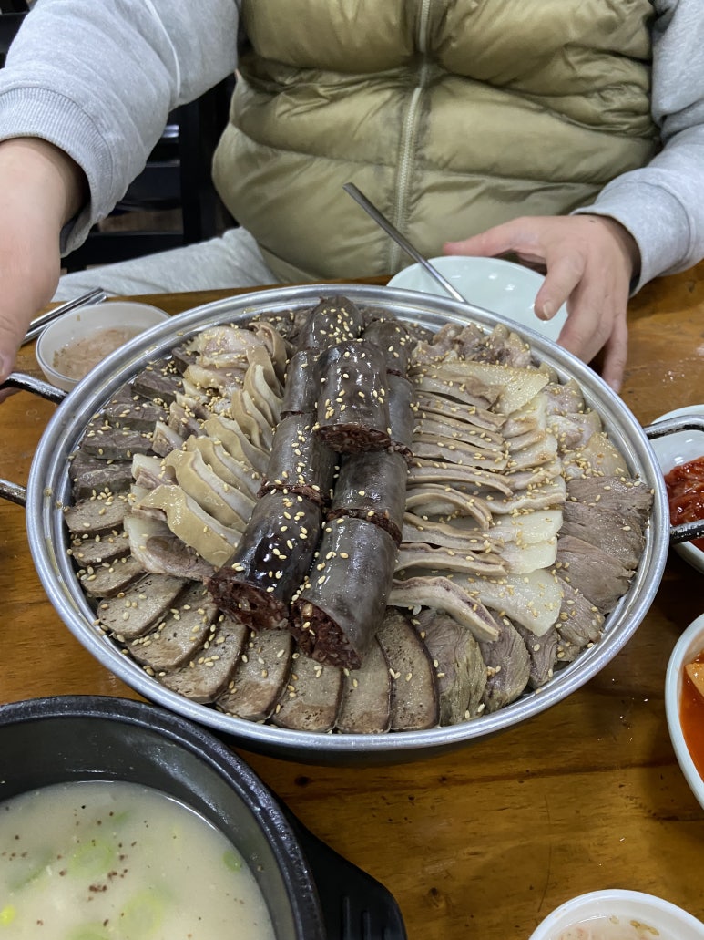 아바이순대국 이미지
