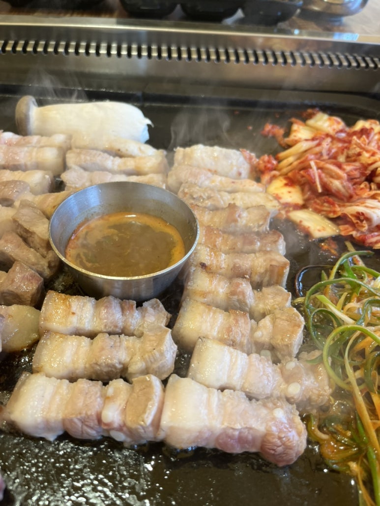 돼지굽는정원 이미지