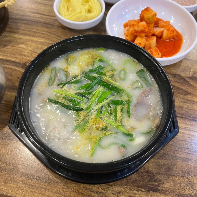 진뚝배기국밥 이미지