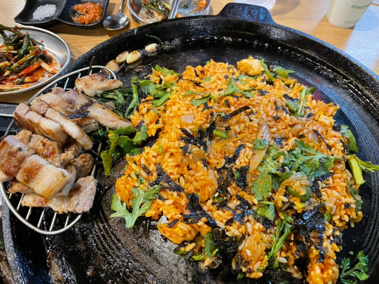 온유월 솥뚜껑삼겹살 본점 이미지