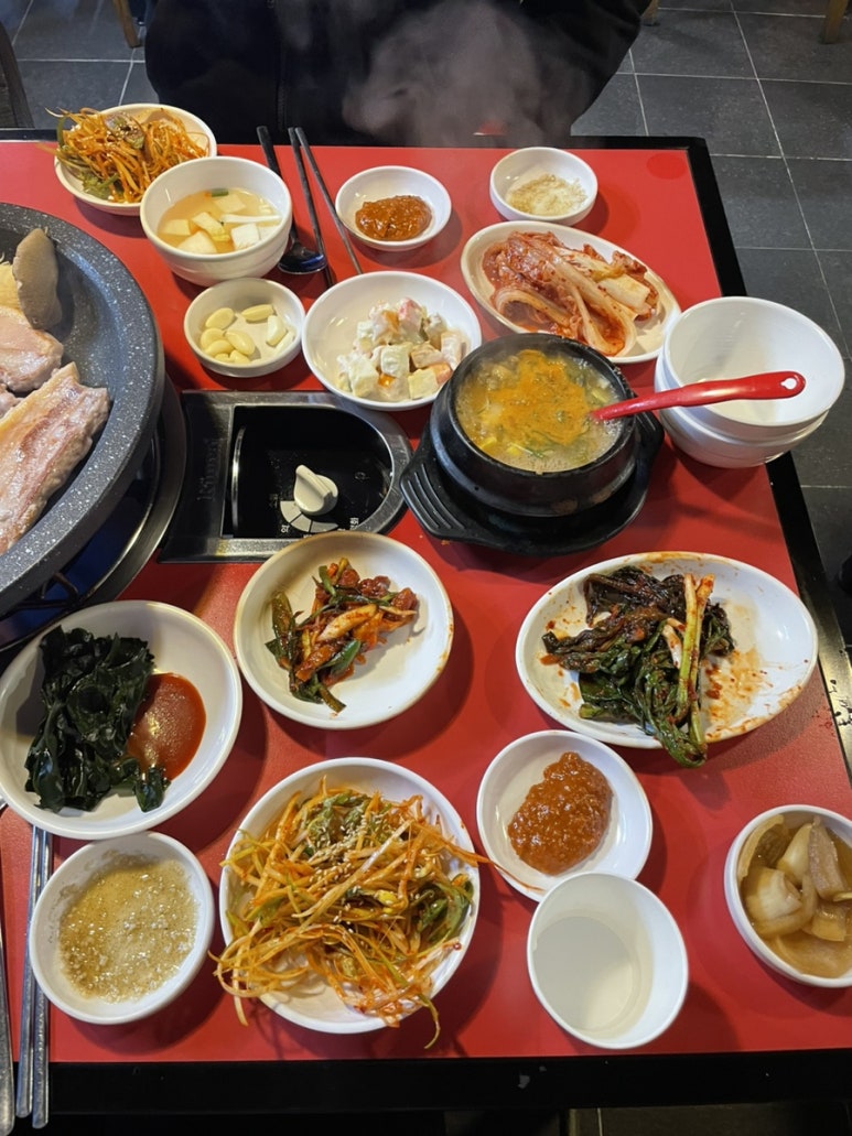 퍼주면돼지 이미지