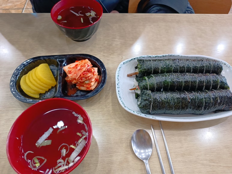 자연말이김밥 이미지