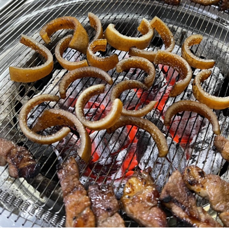 한돈참숯꼬기 이미지