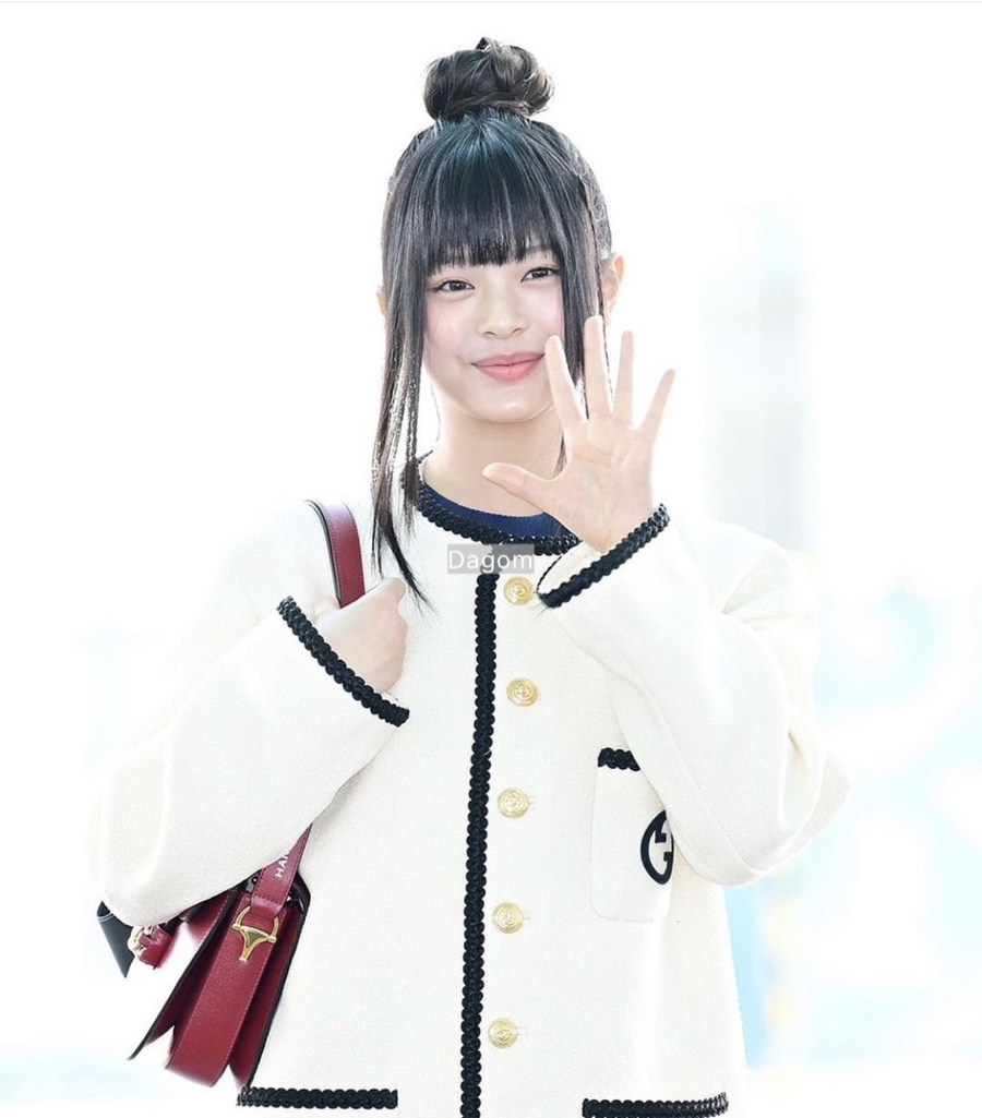 뉴진스 빨강 이미지