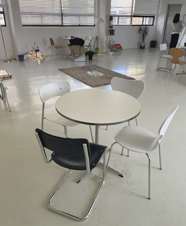 에이에이테이블(AA TABLE) 이미지