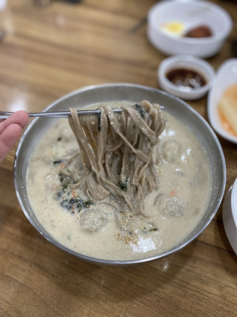 방울이칼국수 이미지