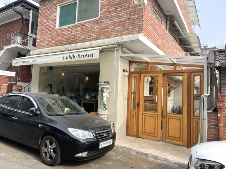새들브라운 이미지