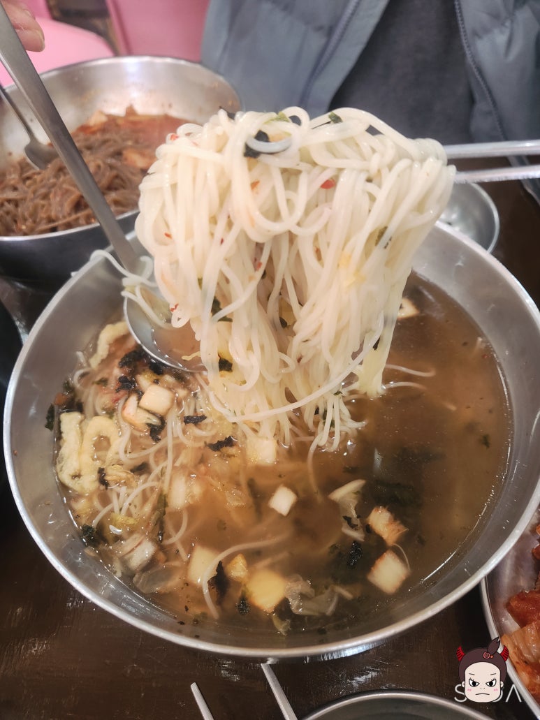 잔치집국수 이미지