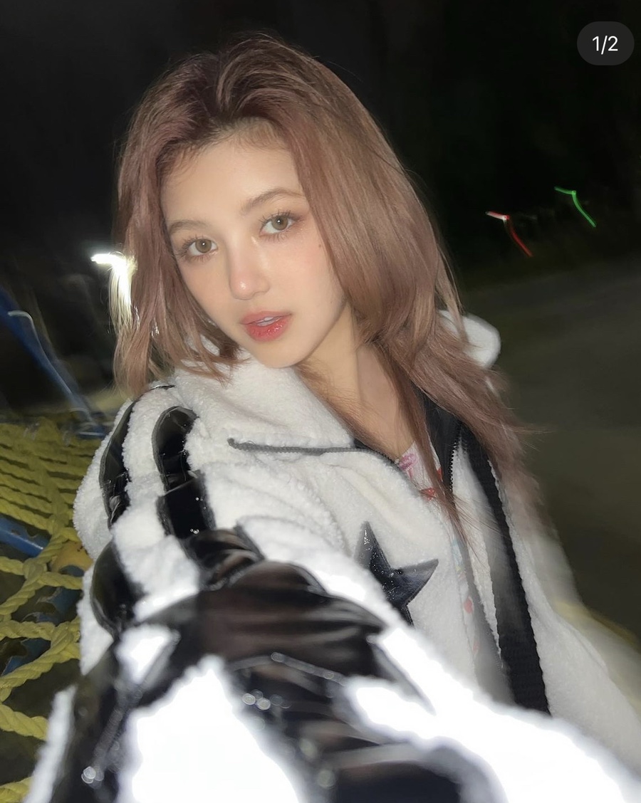 뉴진스 빨강 이미지