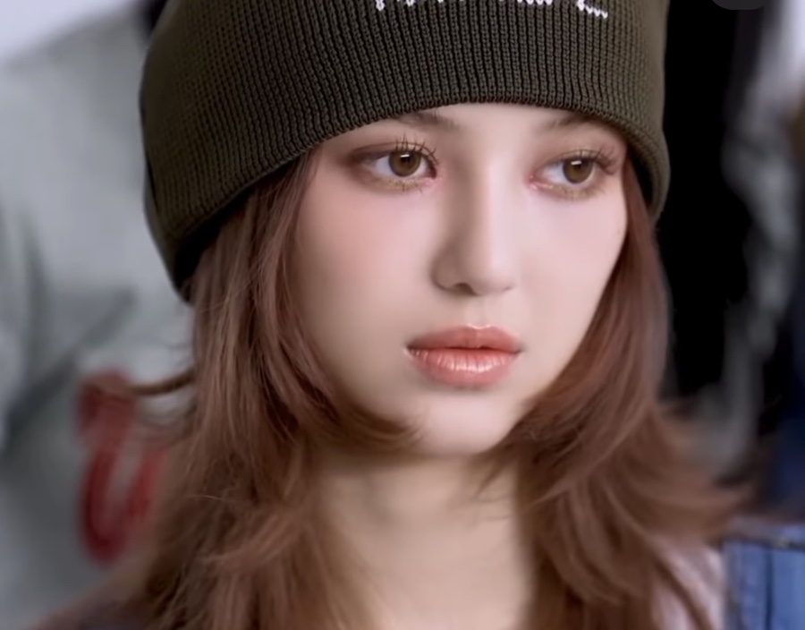 뉴진스 빨강 이미지