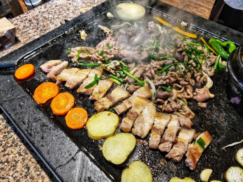 자주오리돌판구이 이미지