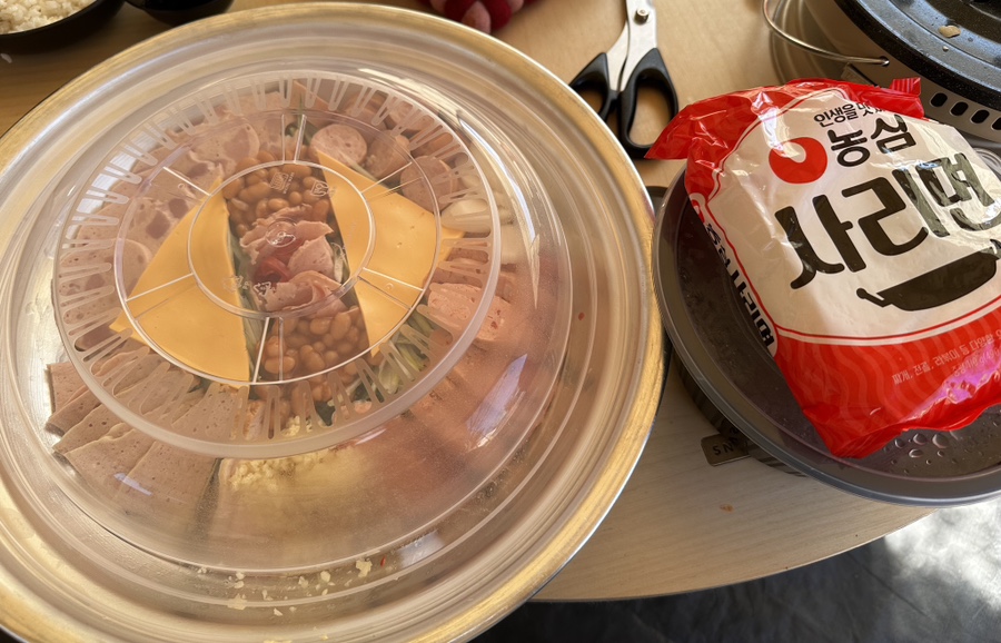 로만델리 부대찌개 이미지