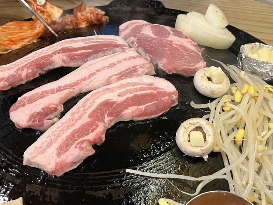 옛날솥뚜껑삼겹살 이미지