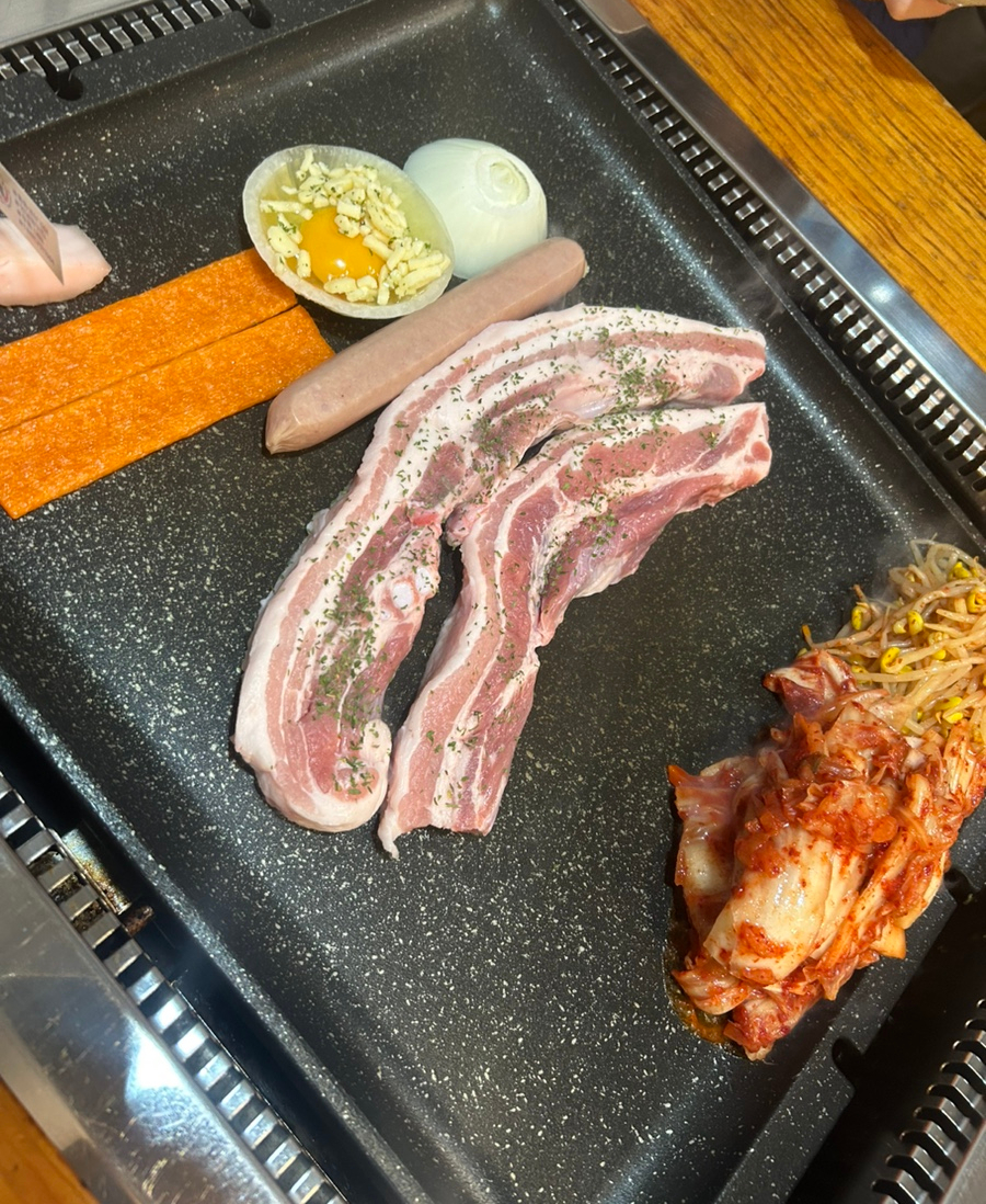 통통돌판생삼겹살 이미지