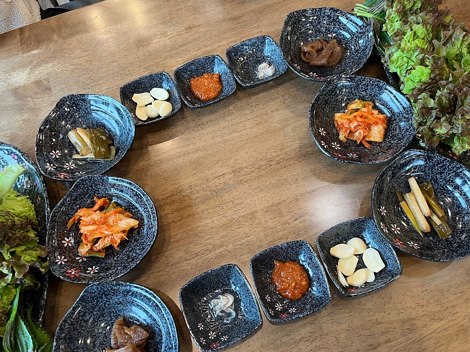 통돼지와도토리 이미지