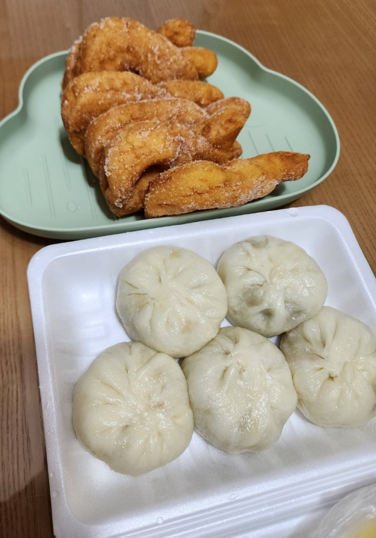 춤추는찹쌀꽈배기스마일왕만두 이미지