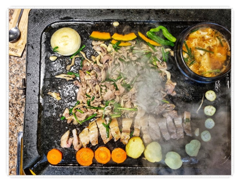 자주오리돌판구이 이미지