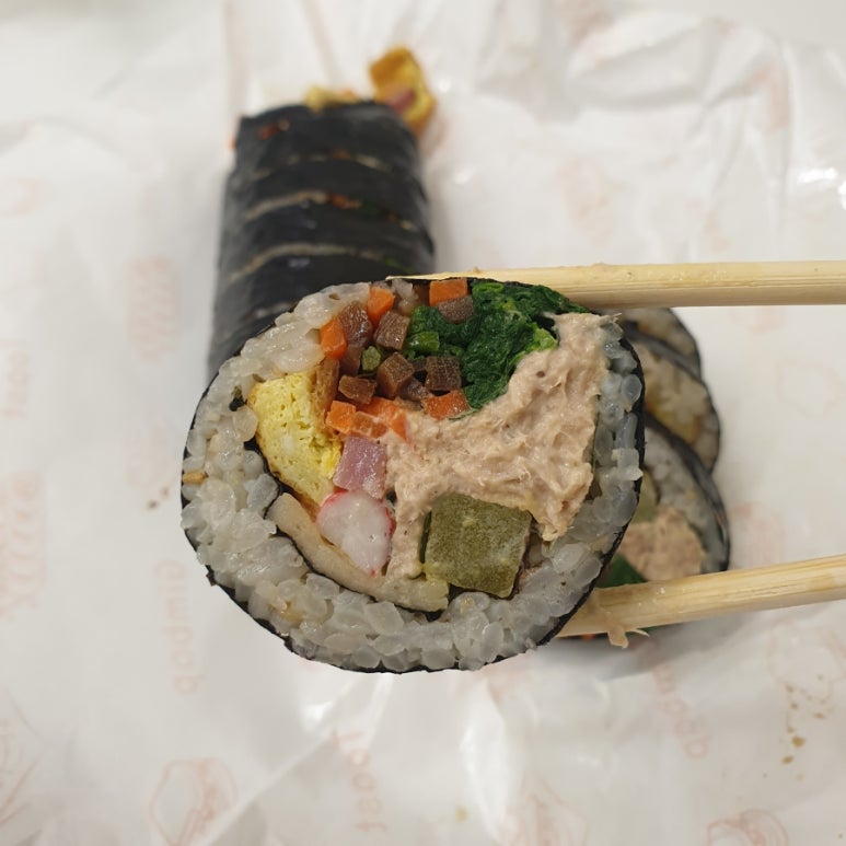 세상을누비는김밥 이미지