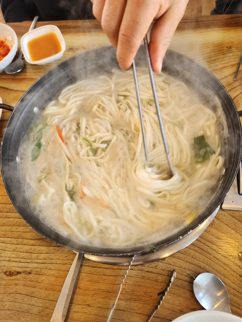 깊은솥칼국수 이미지