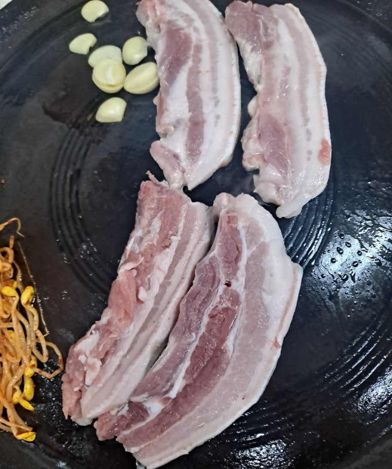 지리산토종꺼먹돼지 이미지