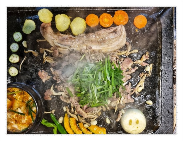 자주오리돌판구이 이미지
