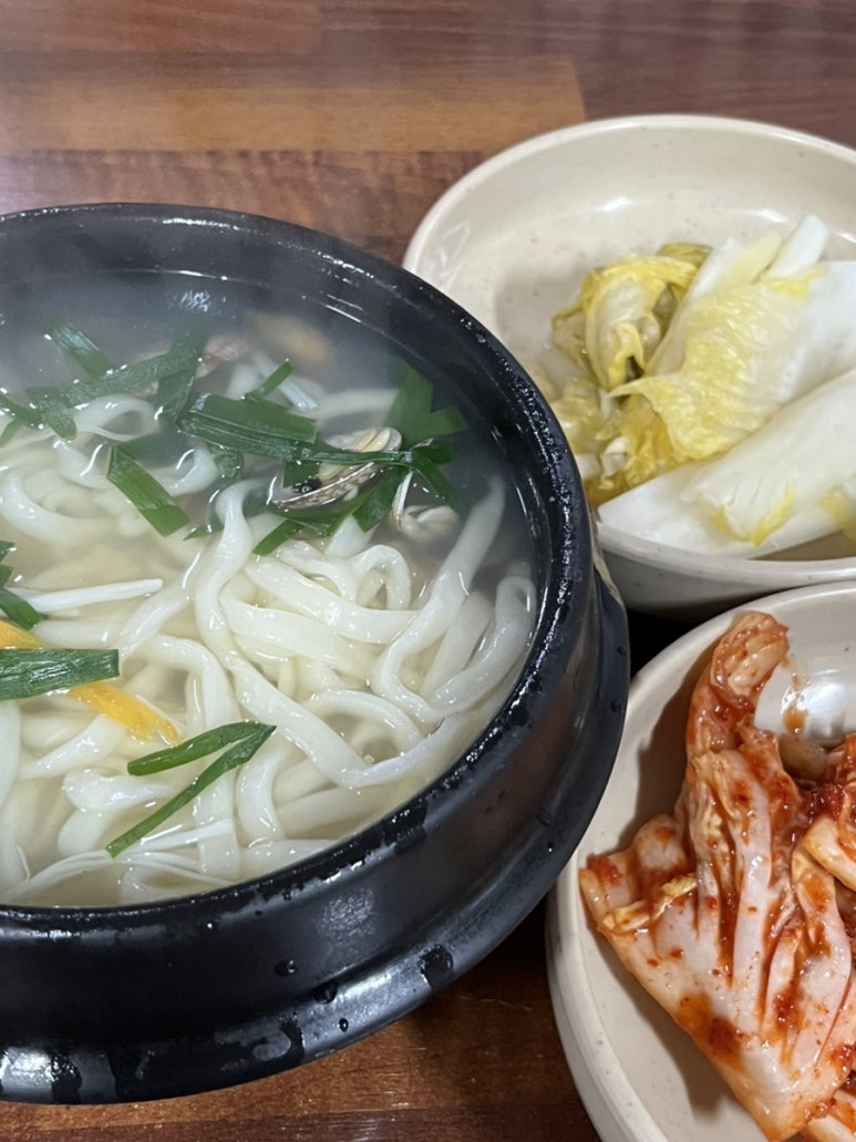 뚝배기 수제비 이미지