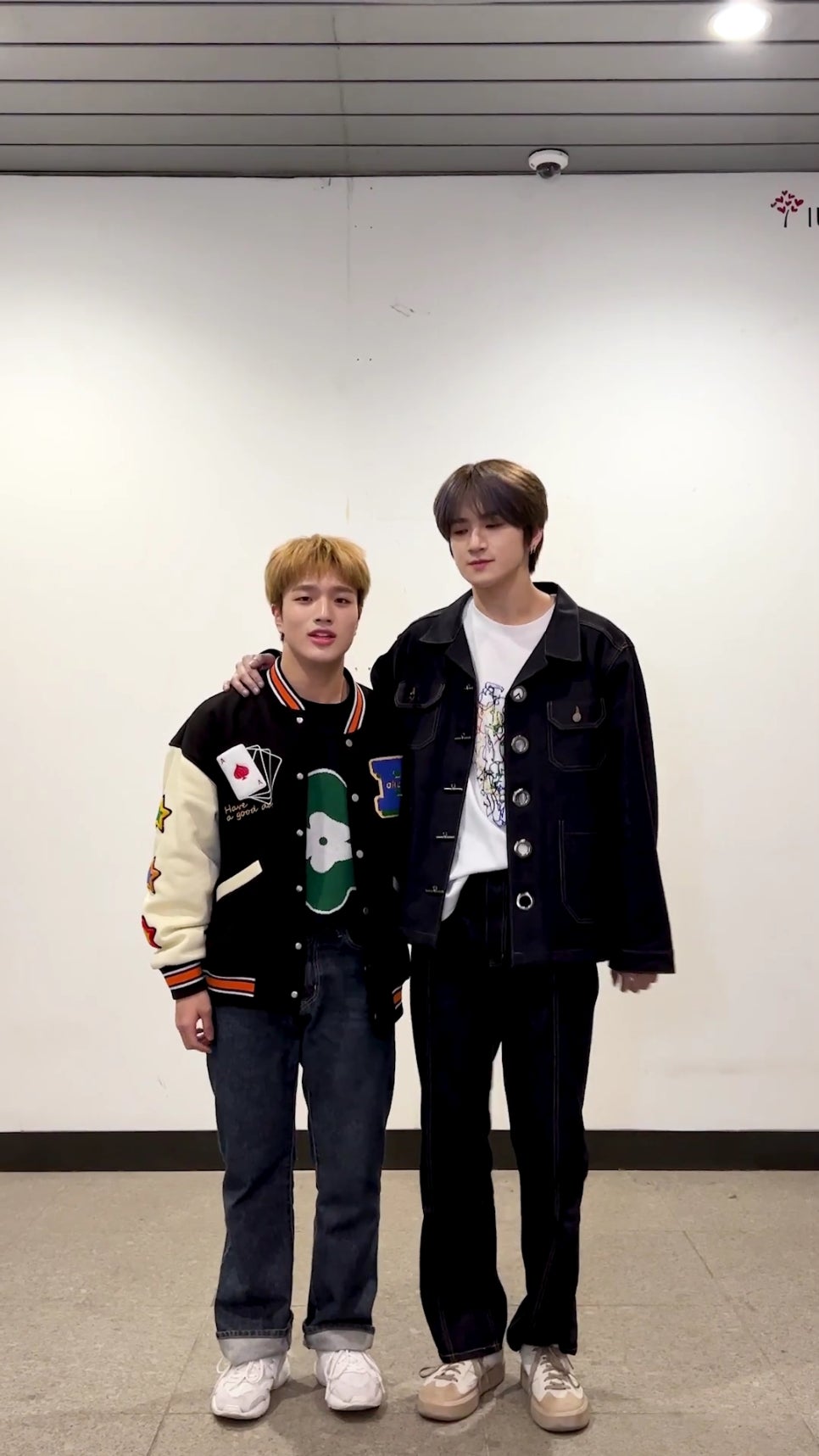 윤우스튜디오 이미지