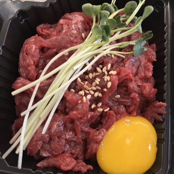 육회잡은연어 이미지
