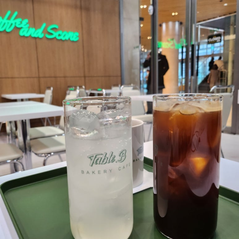 커피앤스콘 이미지